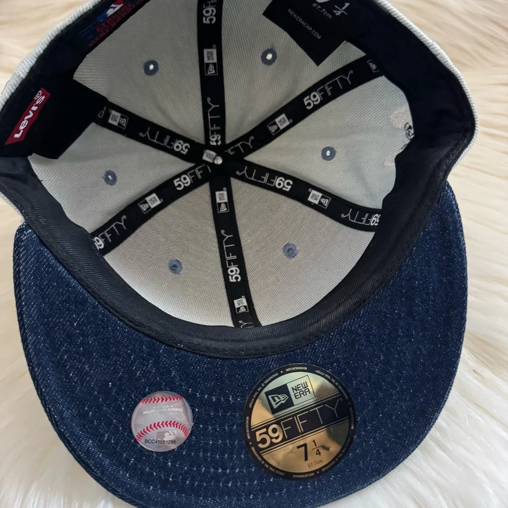 Los Angeles Dodgers New Era Levi's Two-Tone 59FIFTY Fitted Hat - Denim/Navy - Picture 3 of 6